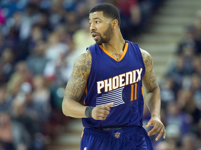 Suns keep playoff hopes alive with 4th straight win