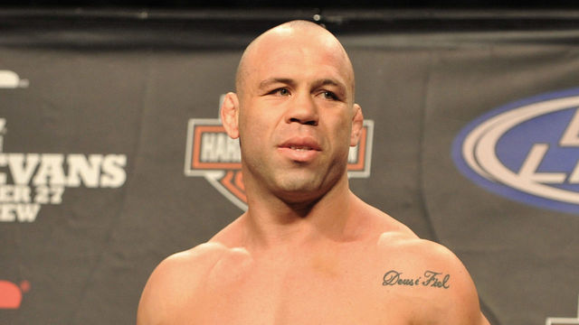 Wanderlei Silva undergoing shoulder surgery after he was hit by car
