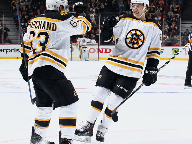 Bruins' Pastrnak becomes 1st 18-year-old to record multi-goal game in over a decade