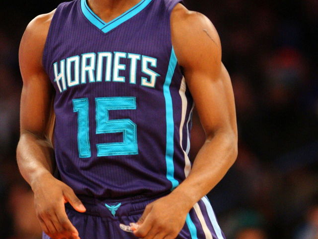 Hornets stay hot, hand Knicks embarrassing 15th consecutive loss