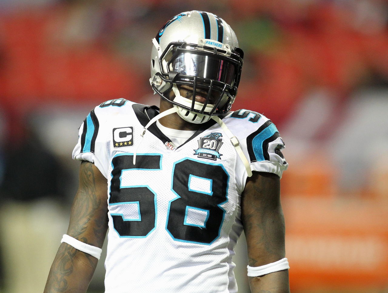 Panthers sign LB Thomas Davis to 1-year contract extension