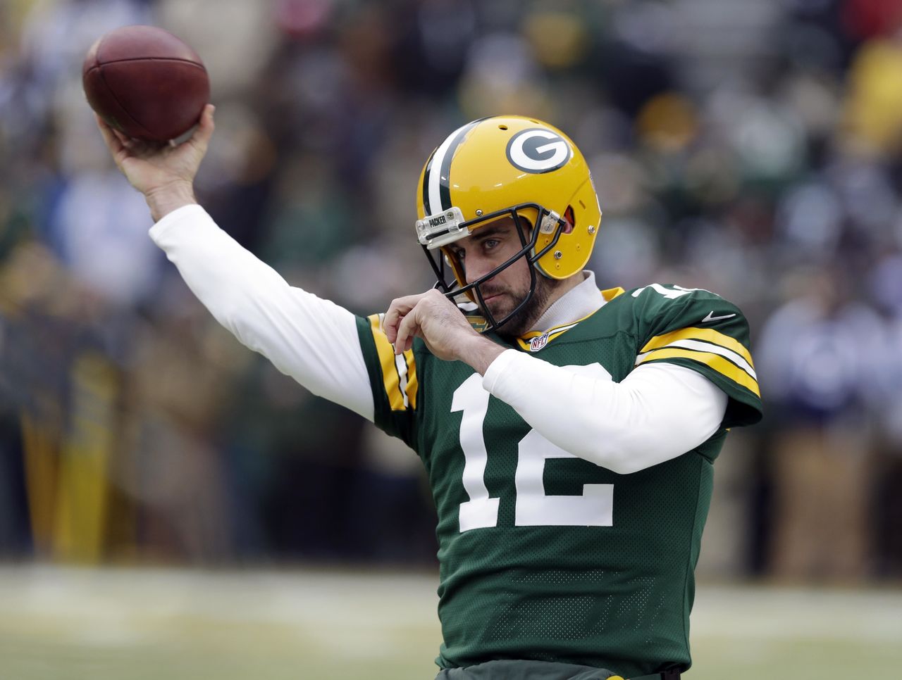 VIDEO: Aaron Rodgers throws ball 45 yards into net