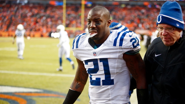 Watch: Colts' Davis scuffles with WRs Hilton, Dorsett at training camp