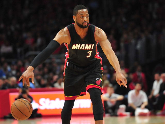 Wade leaves game with hamstring injury, won't return