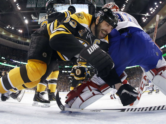 Bruins' Chara: PCL in left knee permanently torn