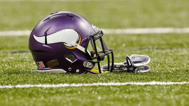 Vikings add Downs to strong LB group