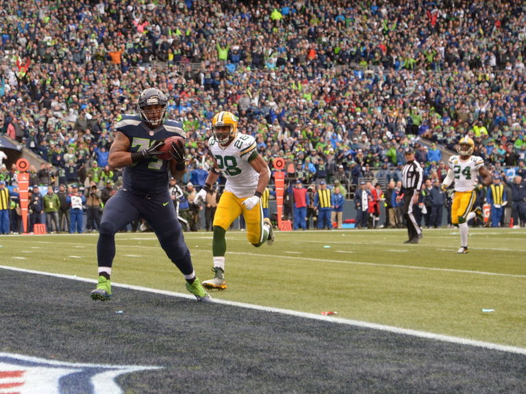 VIDEO Seahawks lineman scores, mocks Aaron Rodgers' belt celebration