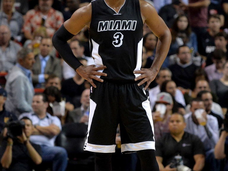 VIDEO Dwyane Wade is a master dodgeball player