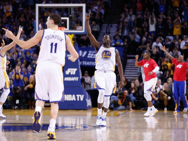 Warriors win franchise-record 17th consecutive home game in rout of Rockets
