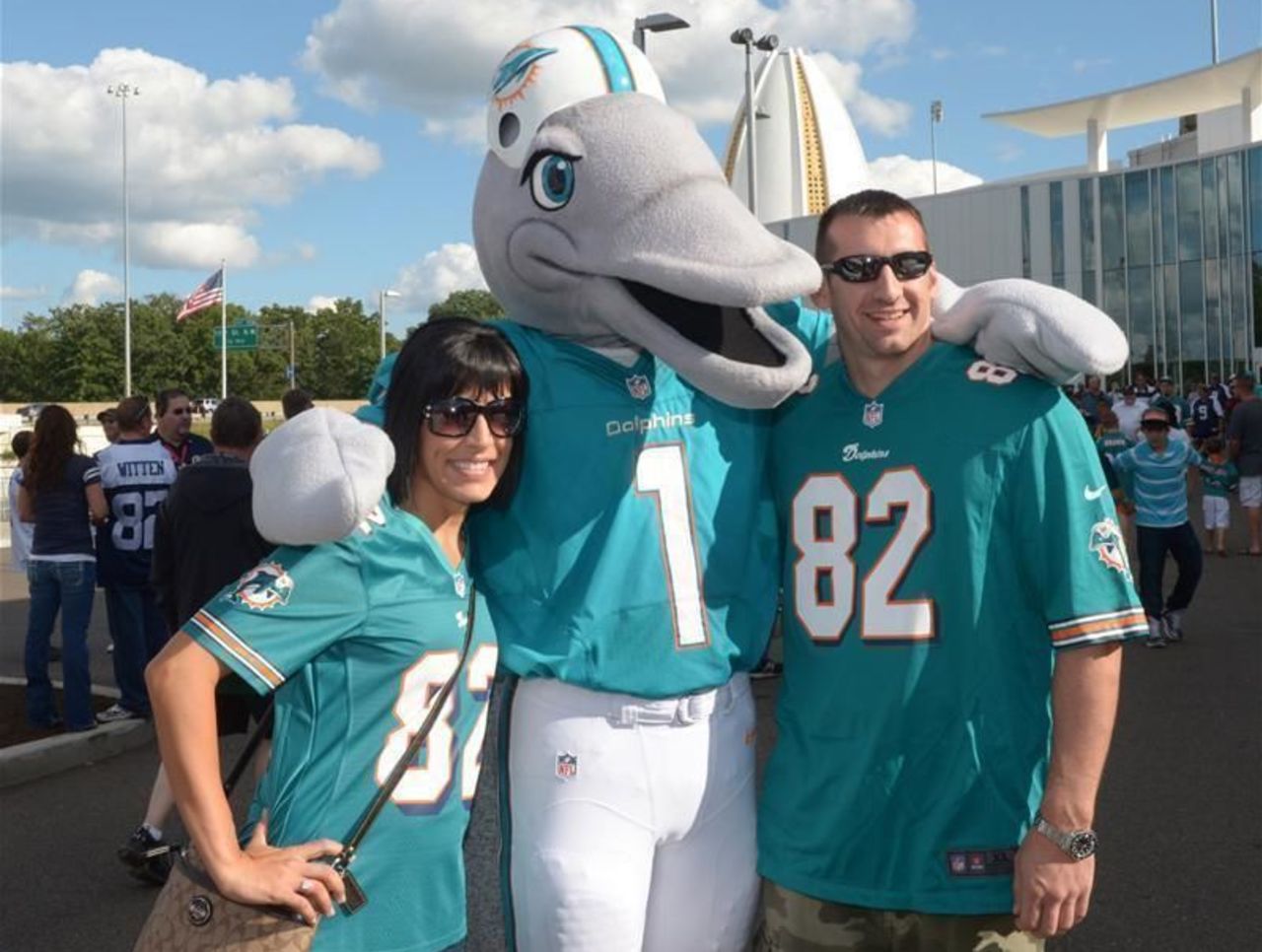 T.D. DOLPHIN MASCOT, Miami Dolphins Mascot T.D. The Pittsbu…