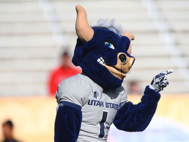 Utah State marches downfield to level score before the half