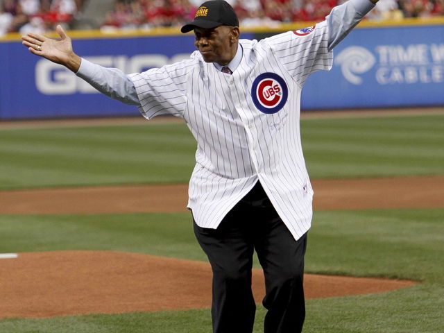 Ernie Banks dies at age 83