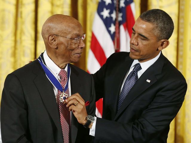 President Obama, baseball world react to Ernie Banks' death