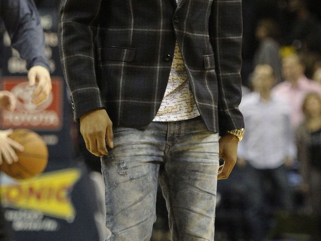 Mike Conley sprained wrist Monday, unsure of Tuesday status