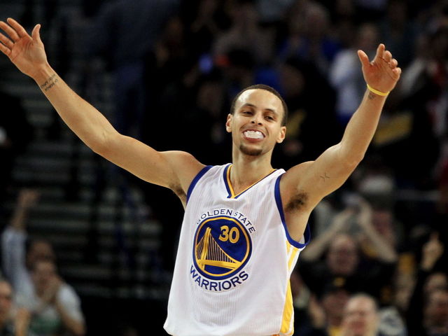 VIDEO: Stephen Curry breaks own record for made 3s in a season