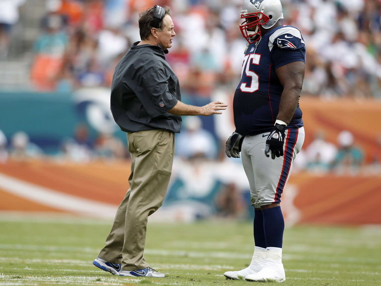 Texans swap jerseys at practice and Jadeveon Clowney looks comically small  in Vince Wilfork's