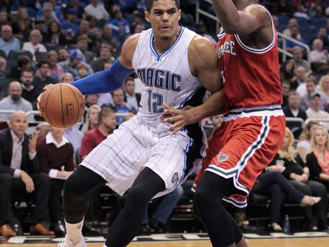 Magic's Harris injured knee in loss to Bucks