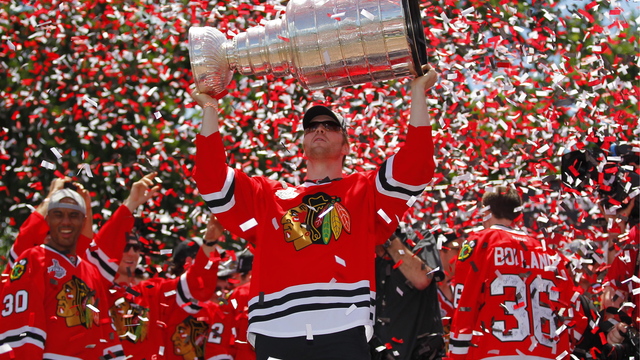 Bryan Bickell signs 1-day contract with Blackhawks, retires