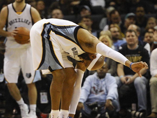Report: Vince Carter will forgo surgery to repair torn foot tendon