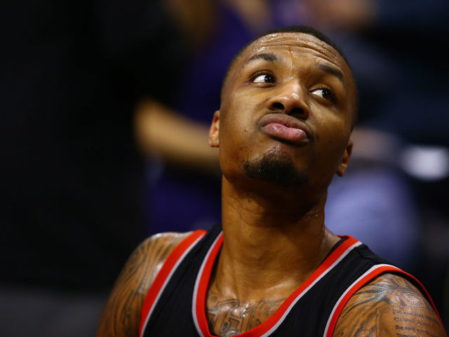 Blazers' Lillard departs loss to Clippers with abdominal pain