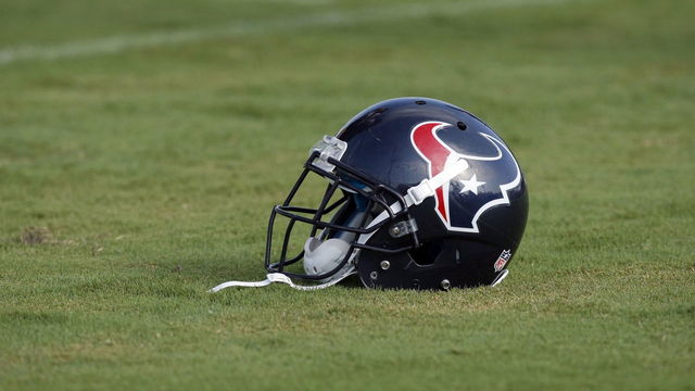 Texans vow to defend themselves after ex-cheerleaders file workplace lawsuit