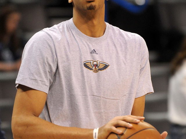 Anthony Davis out Monday with shoulder sprain