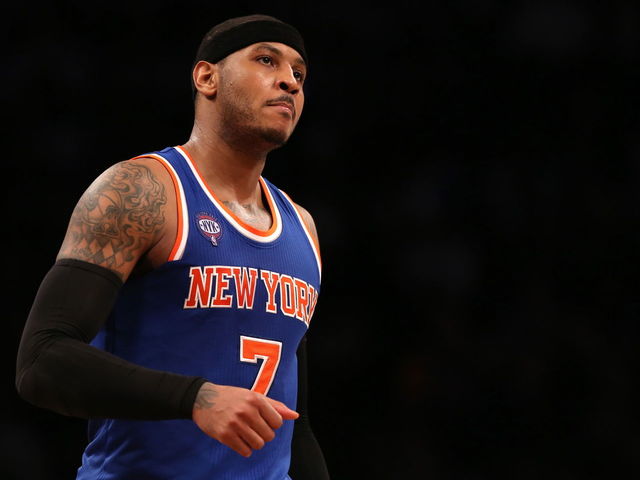 Carmelo leaves game with left knee injury, admits he's close to shutting down
