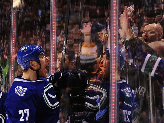 Canucks GM says Shawn Matthias 'will probably' test free-agent market