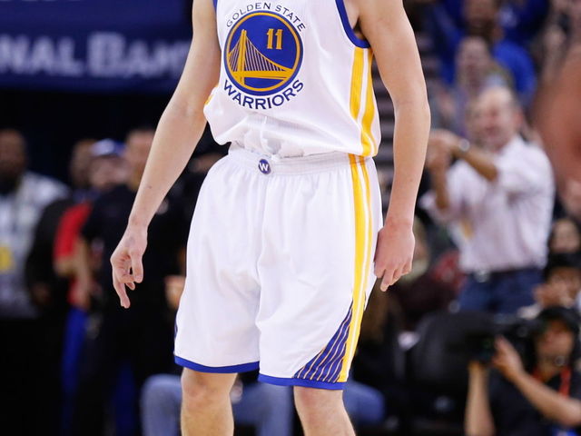 VIDEO: Klay Thompson soars to the rim for monster jam