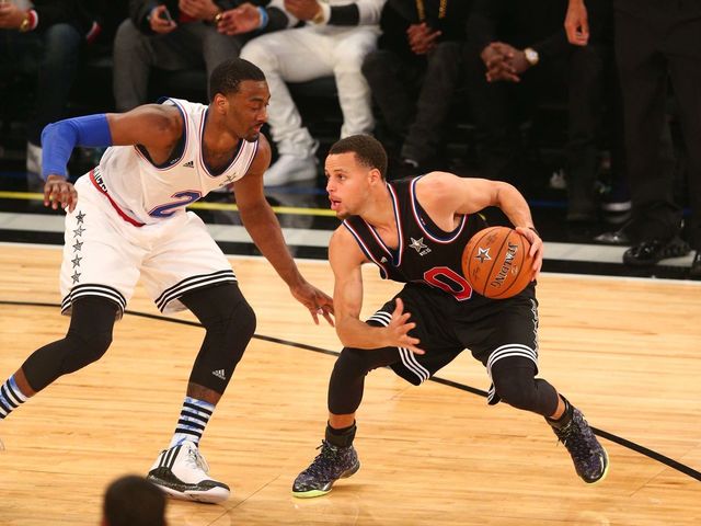VIDEO: Curry goes behind the back and high off the glass