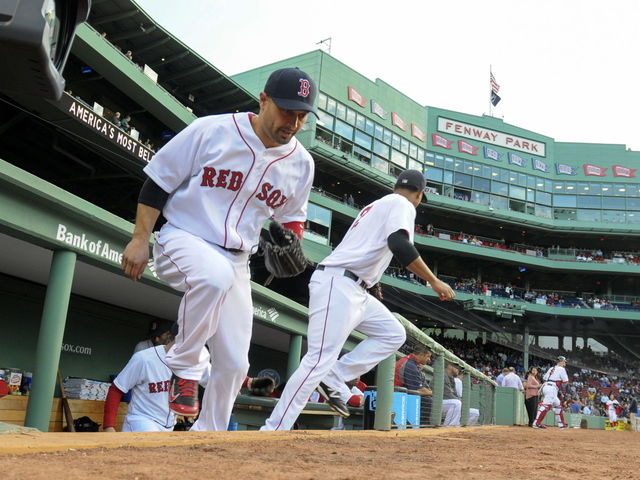 Red Sox manager Farrell says Victorino starting right fielder if healthy