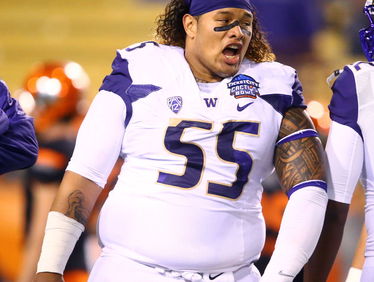 Washington defensive lineman Danny Shelton runs the 40