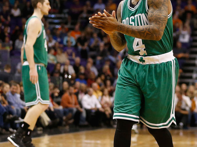 Isaiah Thomas powers Celtics past Suns in return to Phoenix