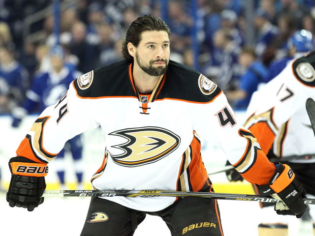 Ducks' Nate Thompson suffers ruptured Achilles during workout