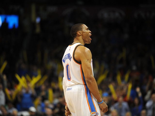 VIDEO: Playoff-missing Thunder met by crowd at OKC airport